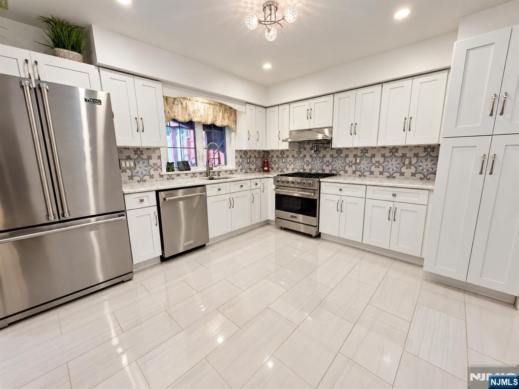 52 14th Street 1st Floor - Photo 2
