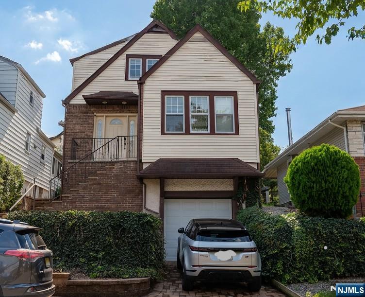 728 Stewart Street - Photo 1