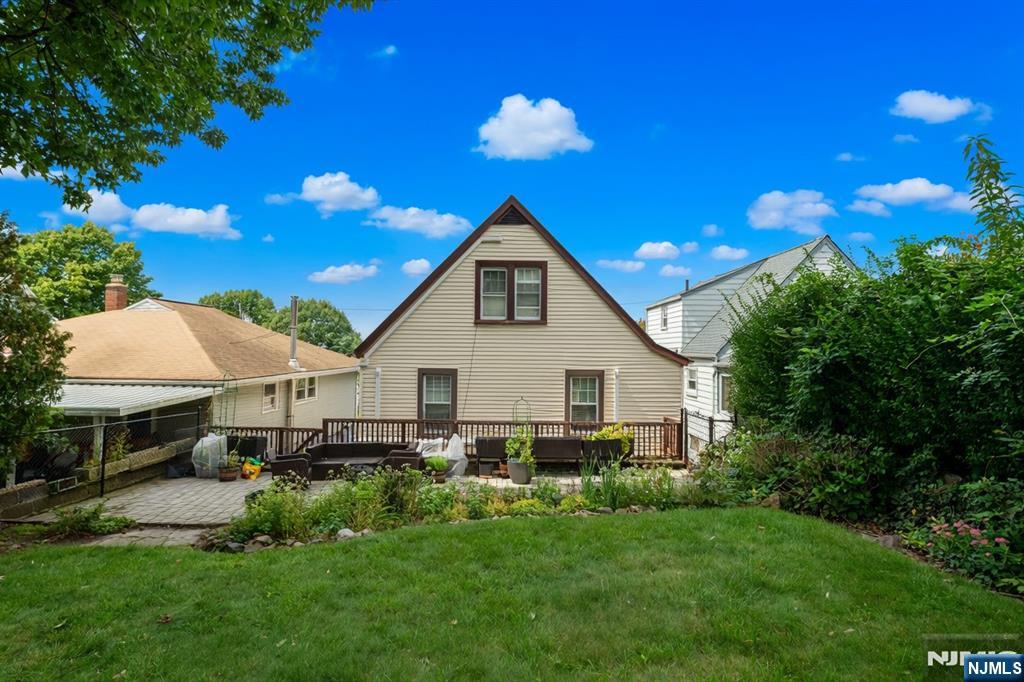 728 Stewart Street - Photo 2