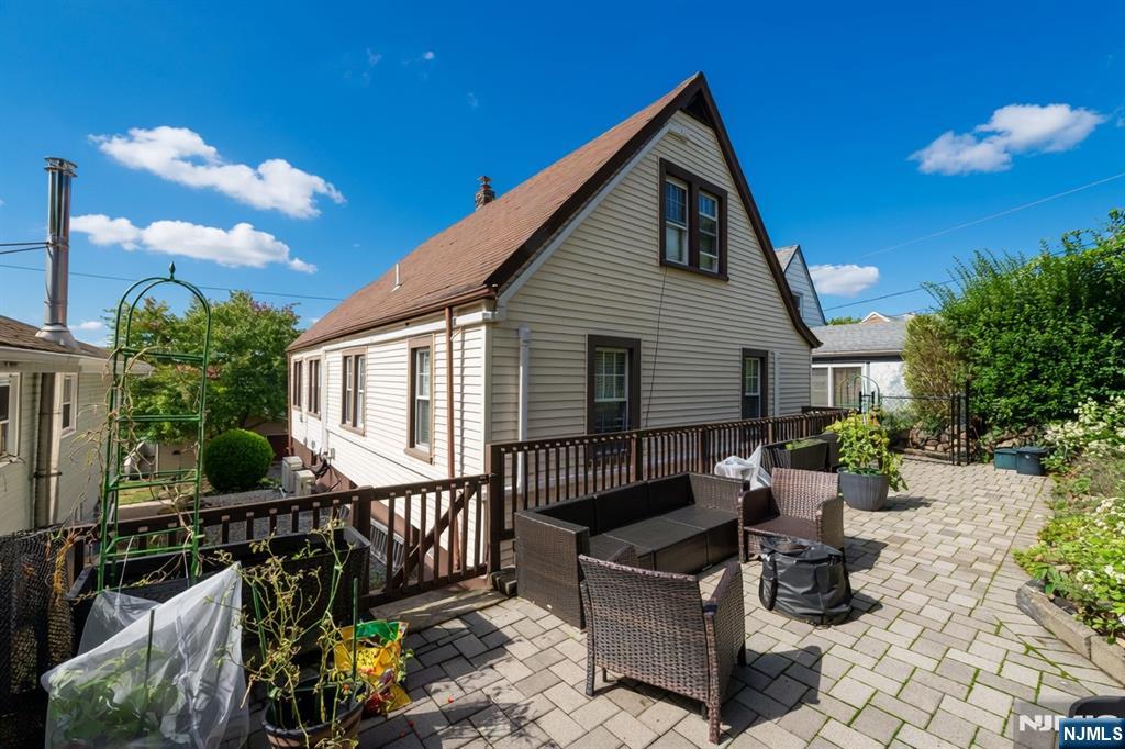 728 Stewart Street - Photo 3