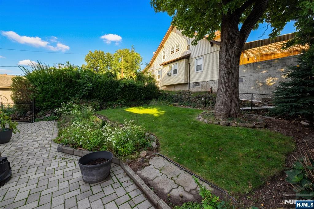 728 Stewart Street - Photo 4