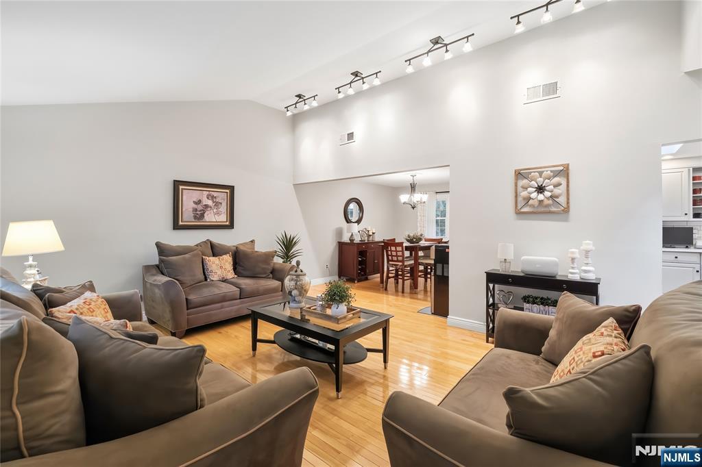 2 Benson Avenue - Photo 5