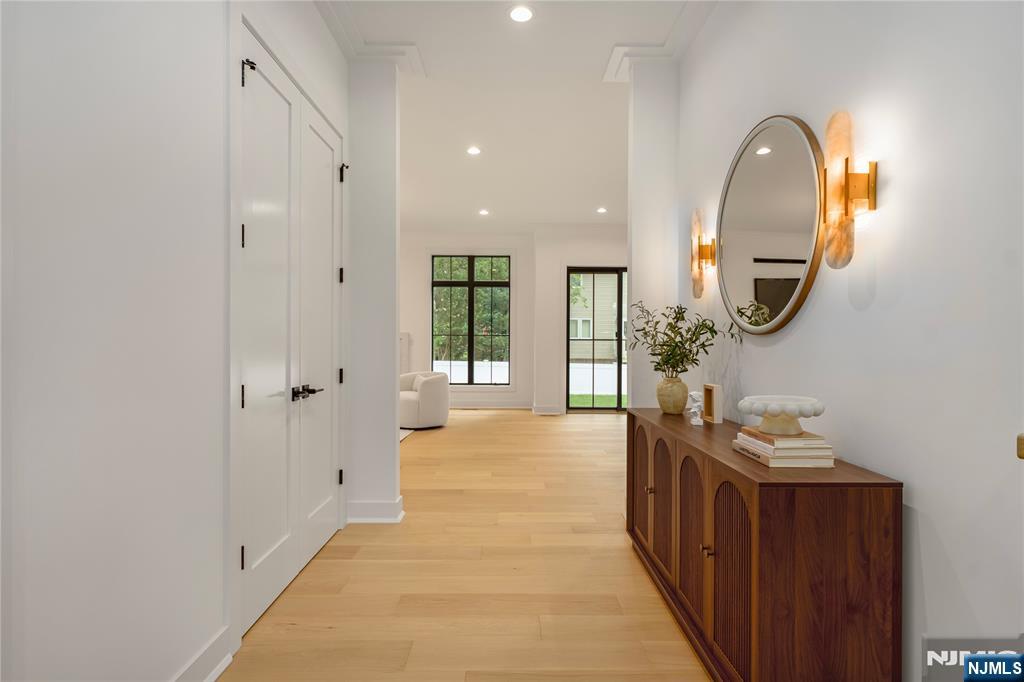 27 Crestwood Drive - Photo 3