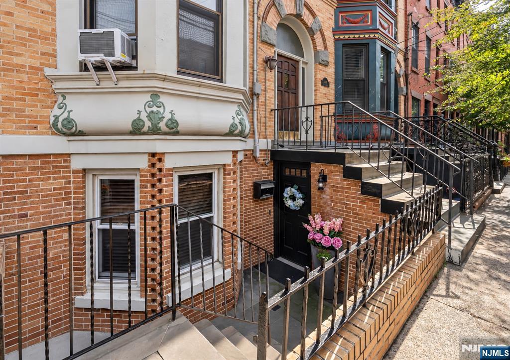 829 Garden Street B - Photo 1