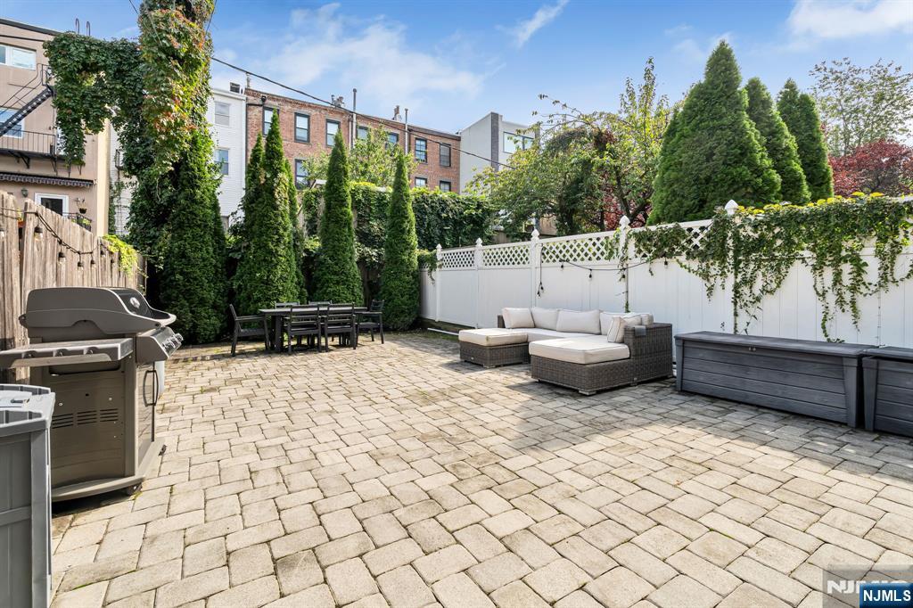 829 Garden Street B - Photo 2