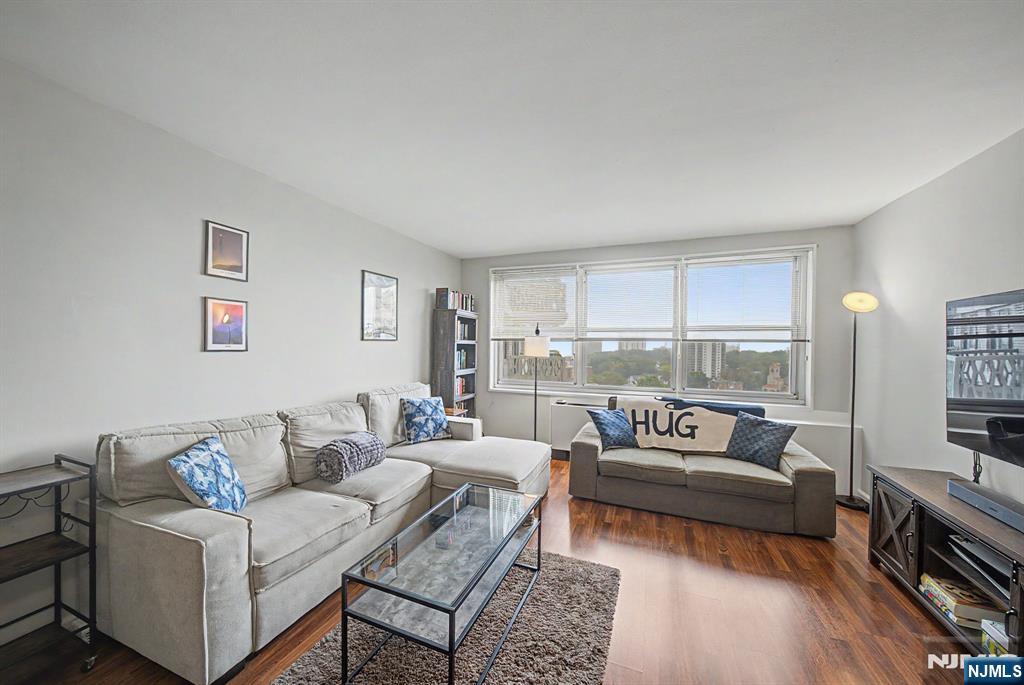 2000 Linwood Avenue 12N - Photo 2
