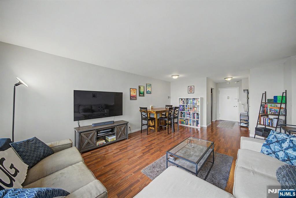 2000 Linwood Avenue 12N - Photo 3