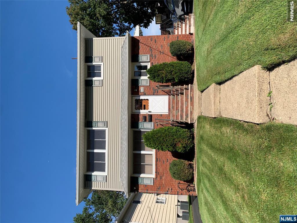 113 Rochelle Parkway 2 - Photo 1
