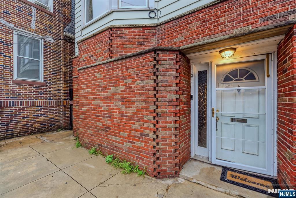 1311 28th Street - Photo 2