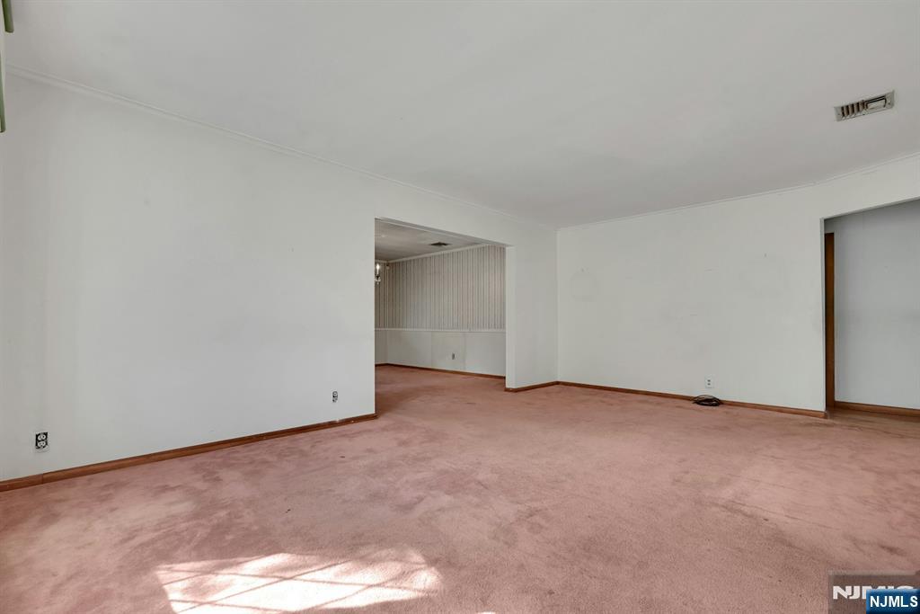 153 Orient Way - Photo 4