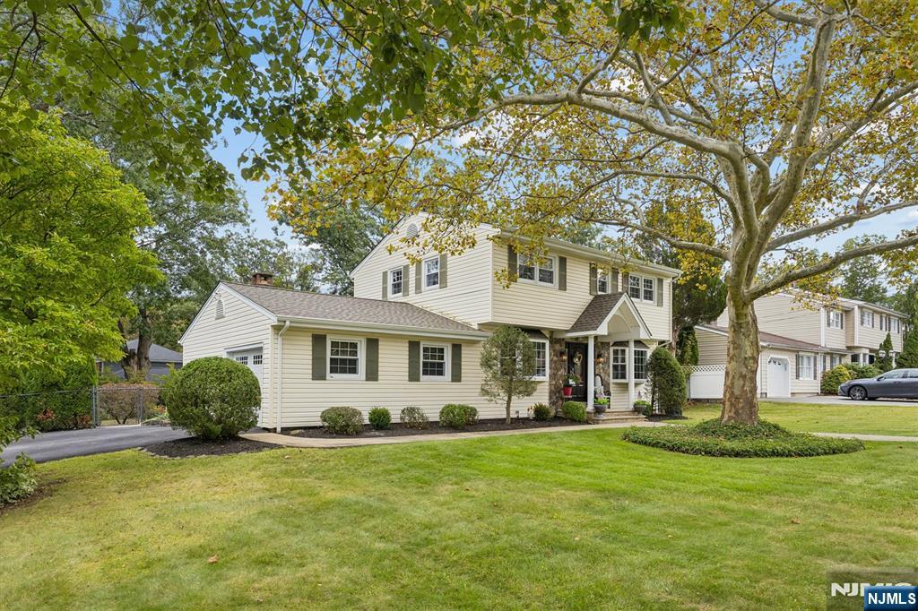 87 Webster Drive - Photo 2