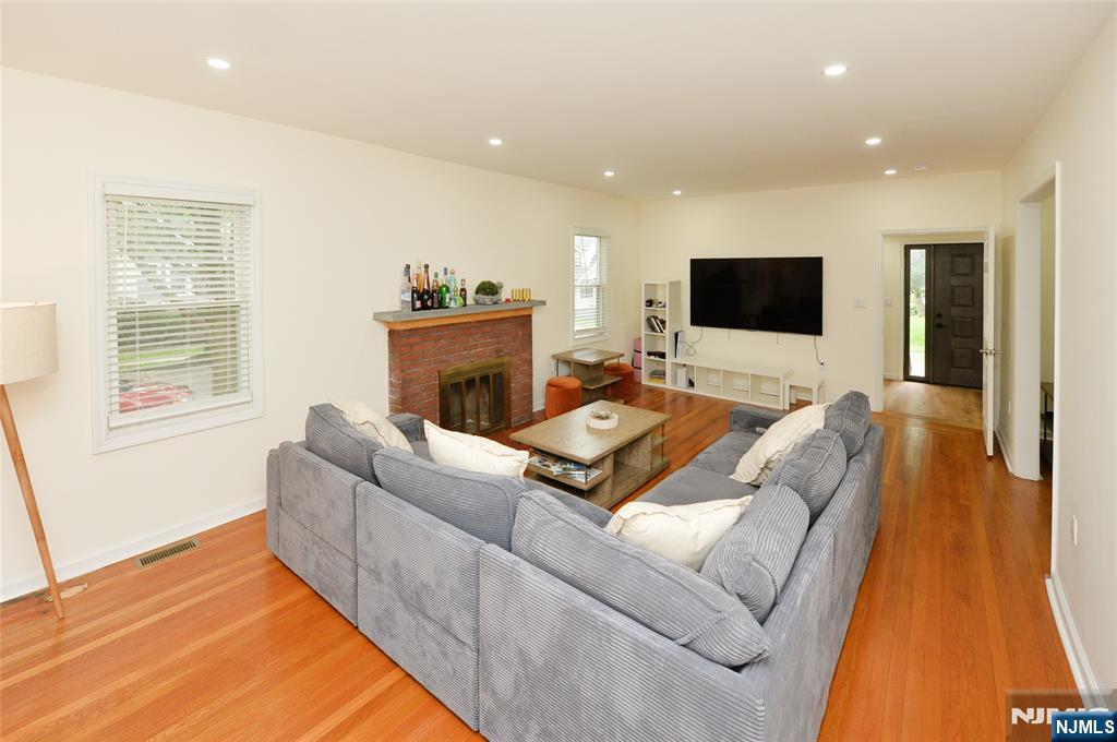 21 Spruce Avenue - Photo 4