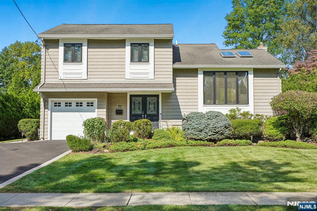 77 Francine Avenue - Photo 2