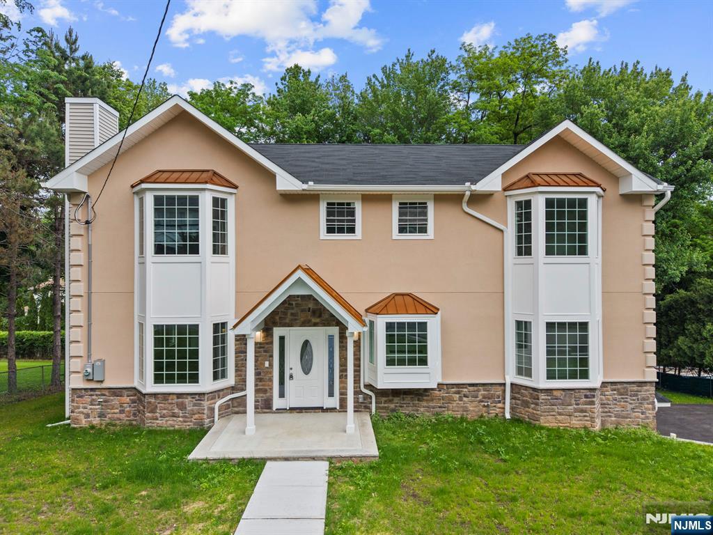 418 East Avenue - Photo 2