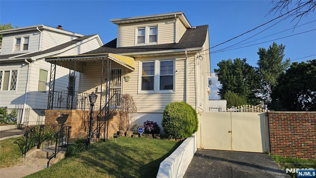 254-256 Illinois Avenue - Photo 1