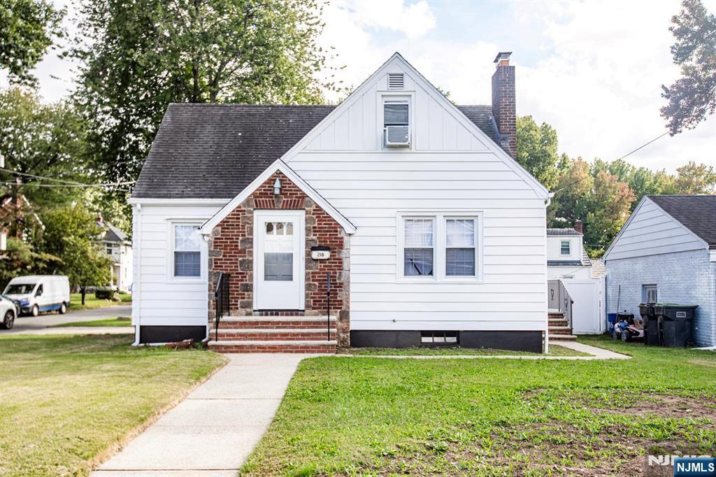 218 Hickory Avenue - Photo 1