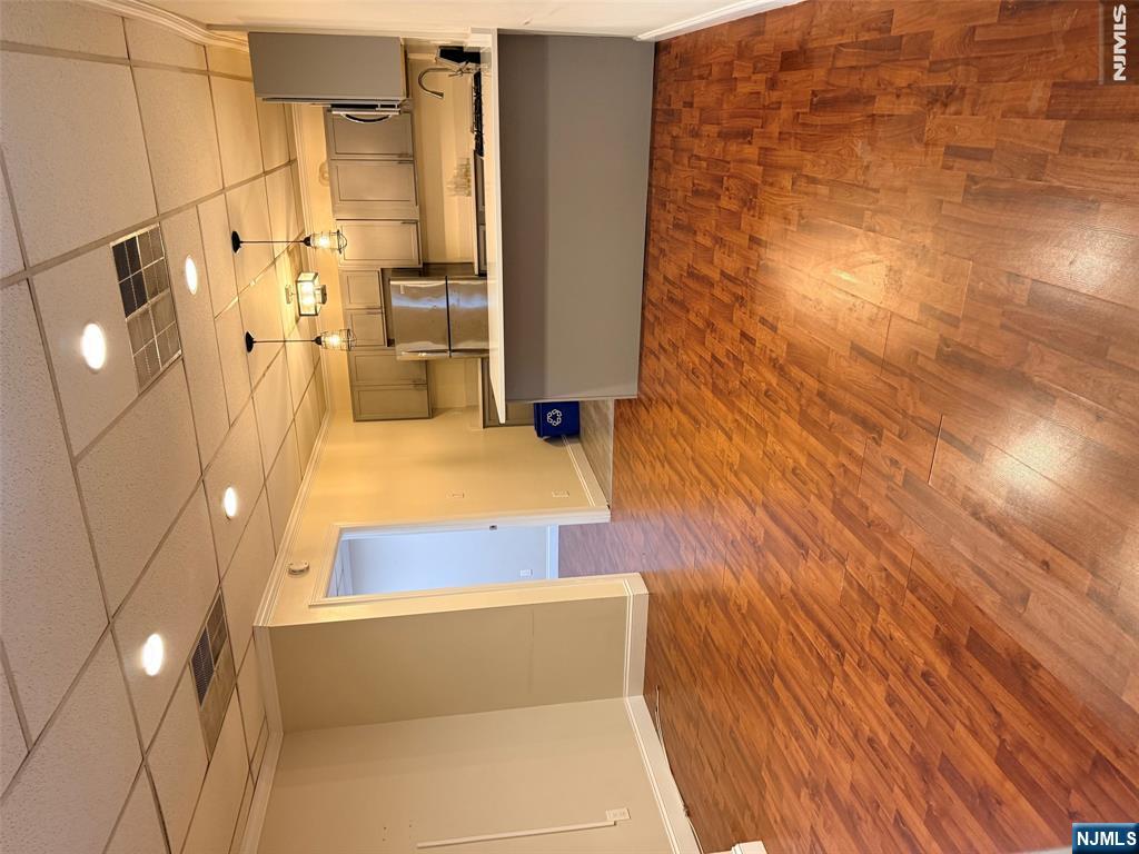 336 Boulevard 2F - Photo 2