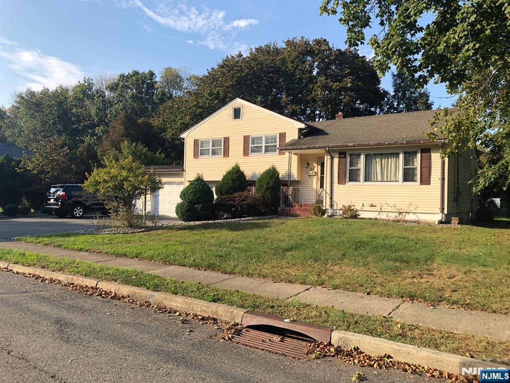 Photo 2 of Single family home for sale at 34 Cathyann Ct, Wayne, NJ 07470 | MLS# 26037579 | Listing updated on 2026-10-07