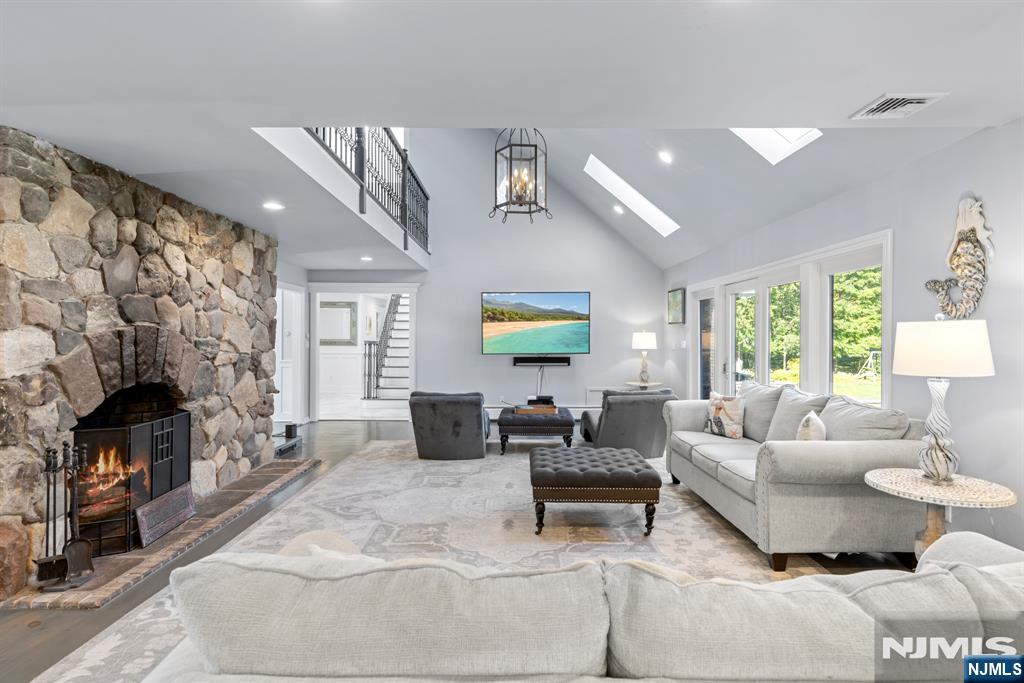 7 Christopher Place — photo 15