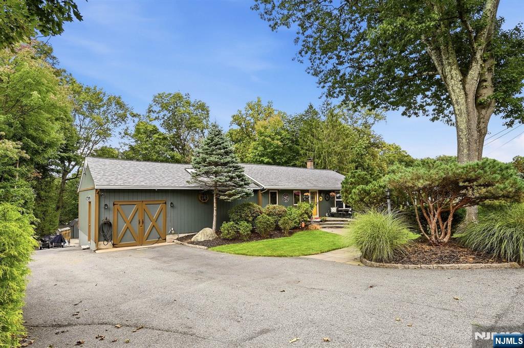 63 Manito Avenue - Photo 1