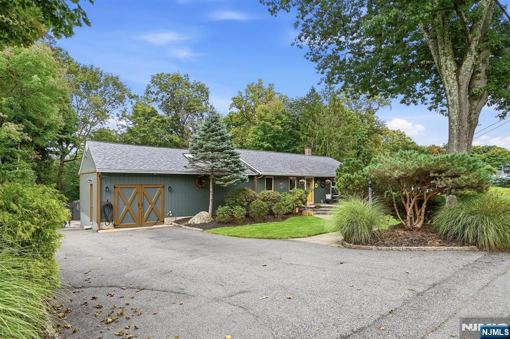 63 Manito Avenue - Photo 2