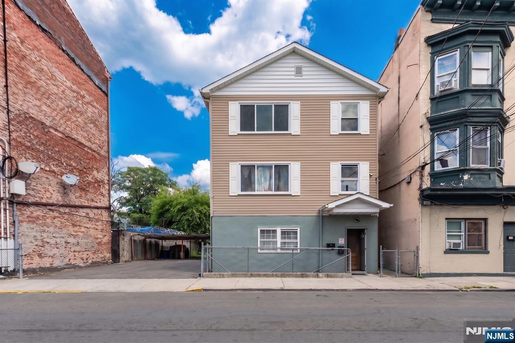 363-365 Summer Street - Photo 1