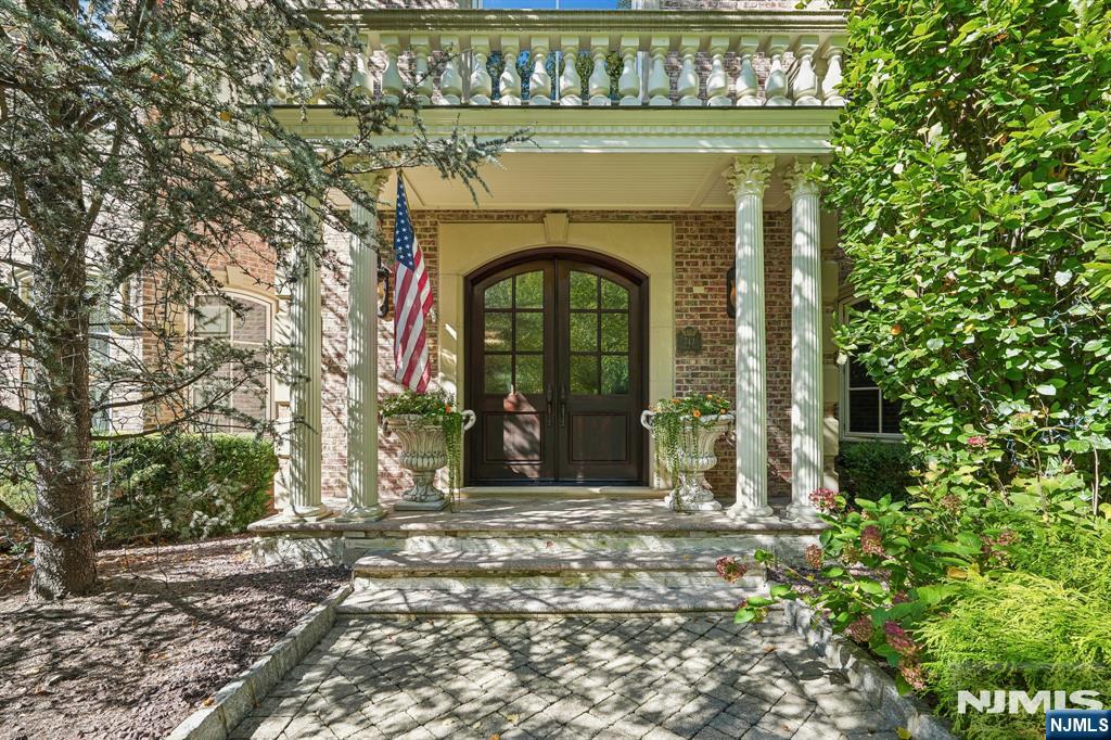 743 Peach Tree Lane — photo 2