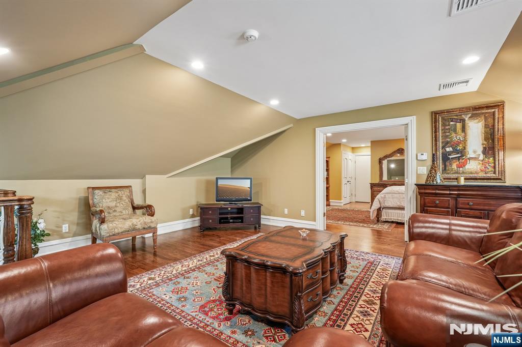 743 Peach Tree Lane — photo 32