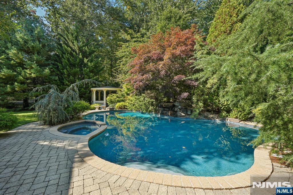 743 Peach Tree Lane — photo 33
