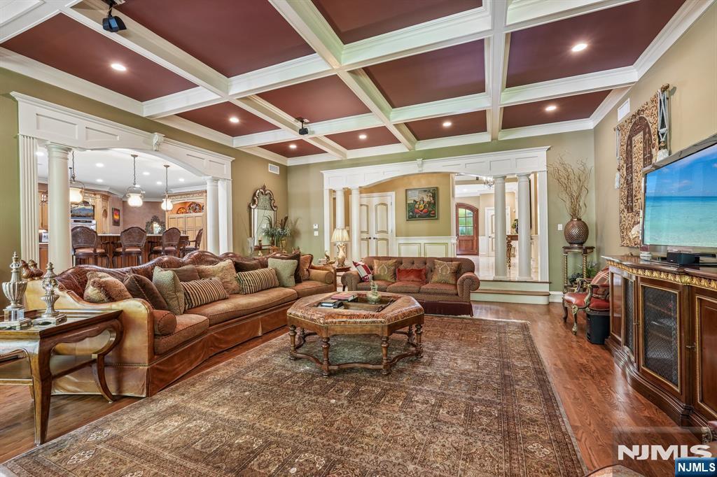 743 Peach Tree Lane — photo 6