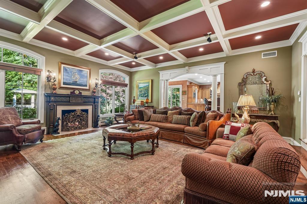 743 Peach Tree Lane — photo 8