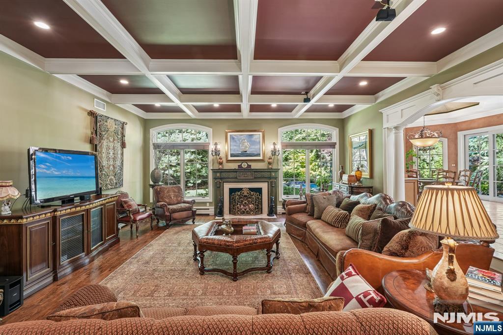 743 Peach Tree Lane — photo 9