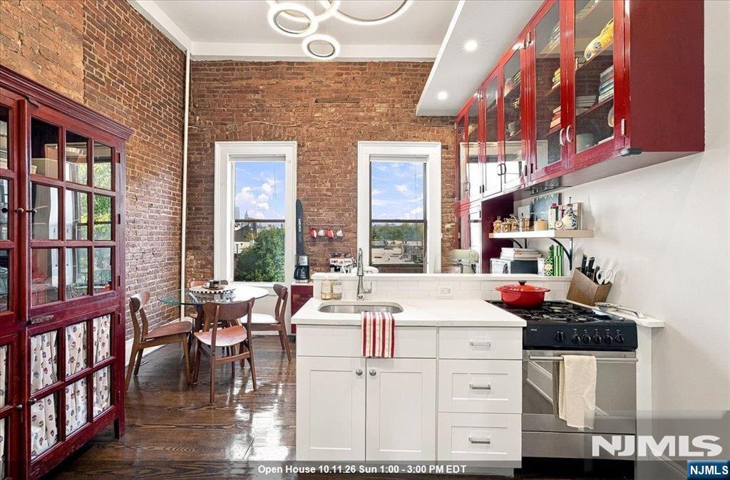 929 Garden Street 5L - Photo 1