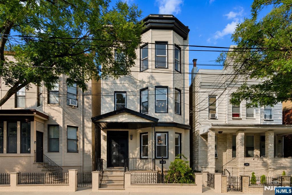 110 Maple 1 - Photo 1