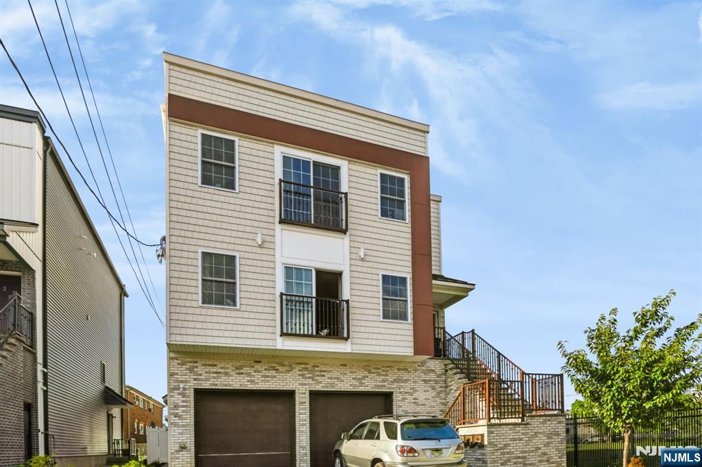 315 Doyle Street 313 - Photo 1