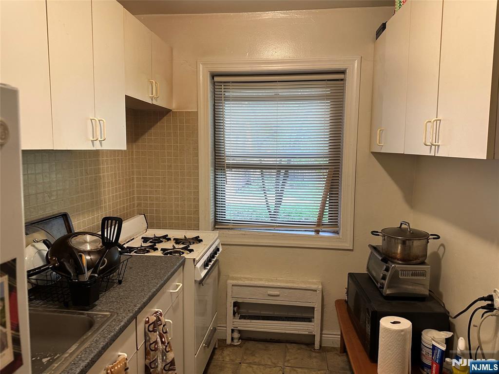 Photo 3 of Condo for sale at 3021 Edwin Ave #1B, Fort Lee, NJ 07024 | MLS# 26037649 | Listing updated on 2026-10-05