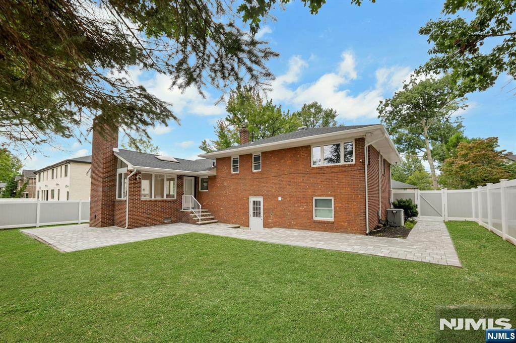 11 Raymond Street — photo 42