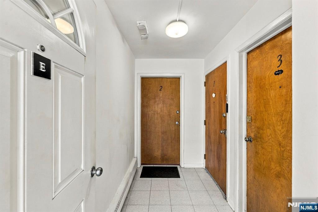 201 Oakdene Place E2 - Photo 2