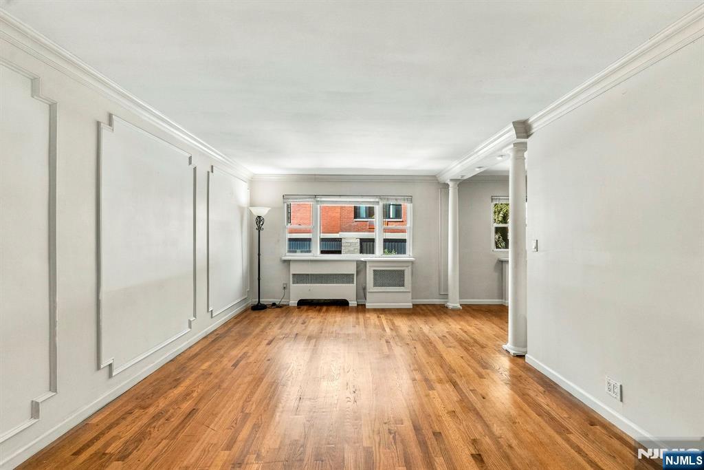 201 Oakdene Place E2 - Photo 3