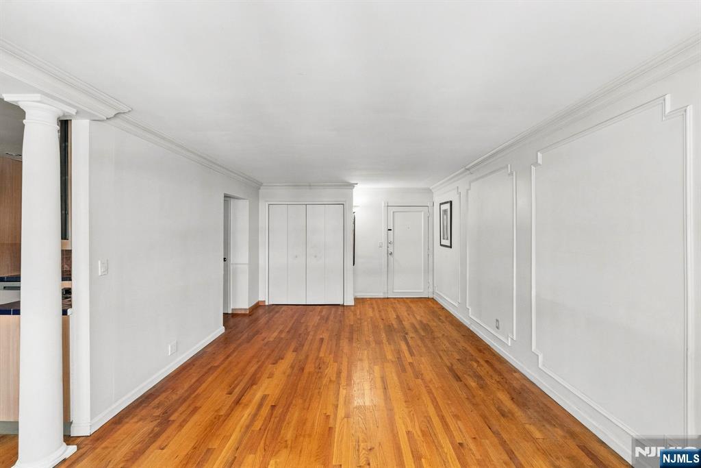 201 Oakdene Place E2 - Photo 4