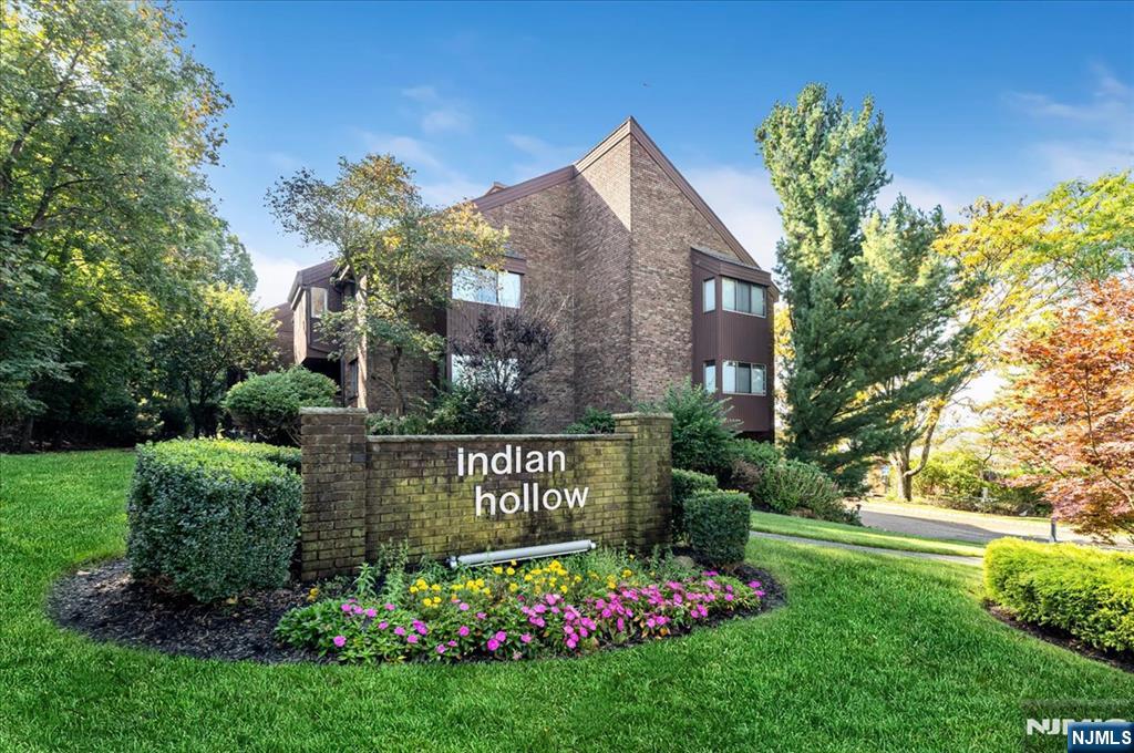 132 Indian Hollow Court - Photo 1