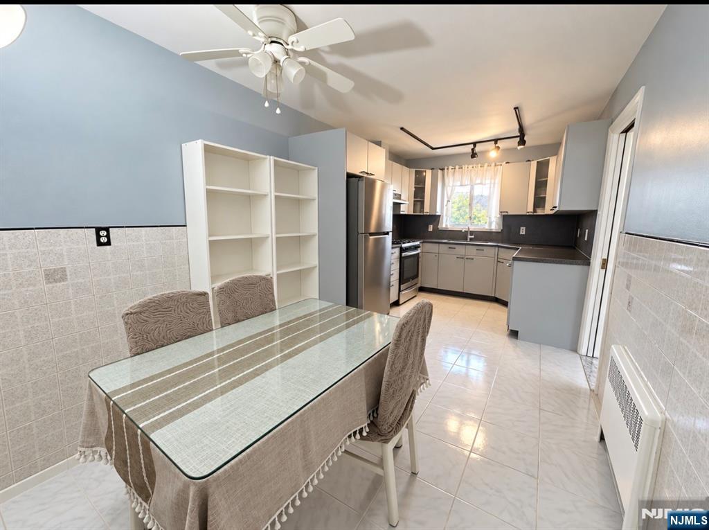 62 Edsall Avenue 2nd fl - Photo 4