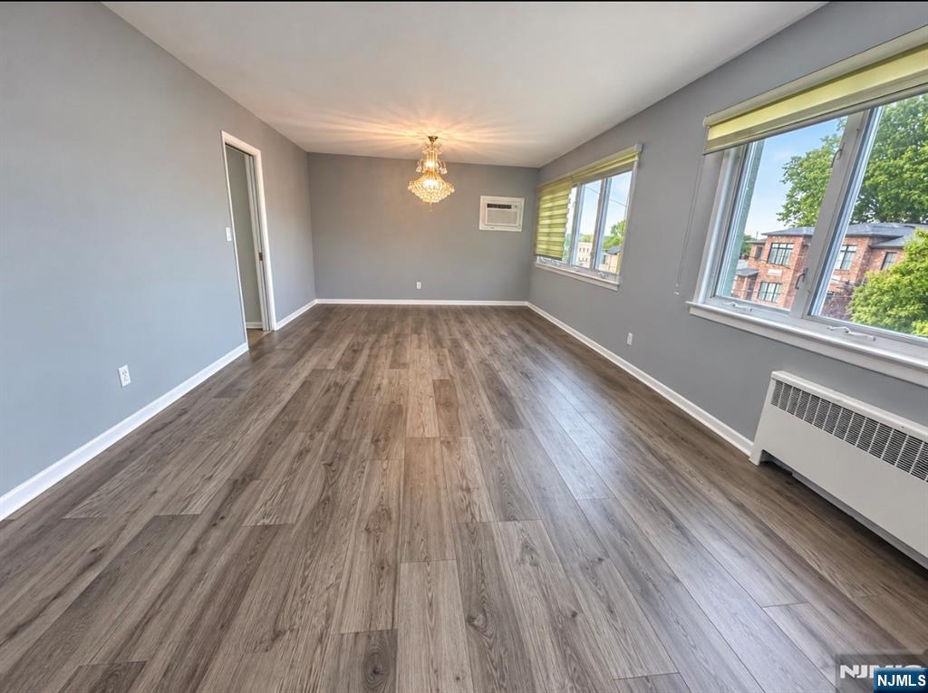 62 Edsall Avenue 2nd fl - Photo 5