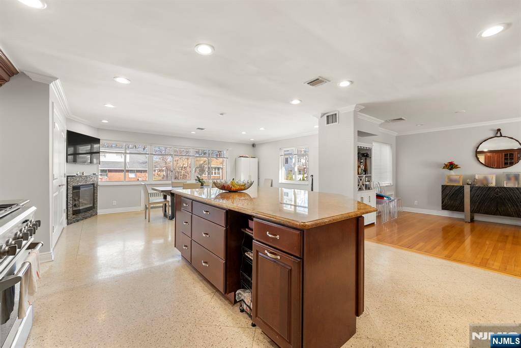Photo 3 of House for sale at 1070 Cumbermeade Rd, Fort Lee, NJ 07024 | MLS# 26037690 | Listing updated on 2026-10-07