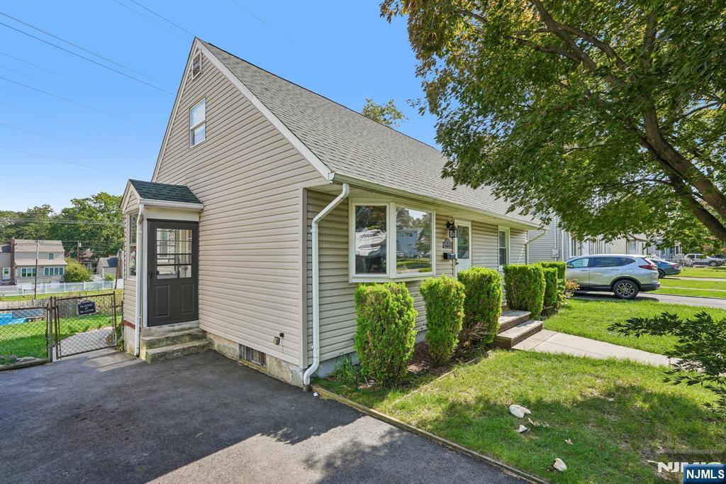 17 Bryant Avenue - Photo 2
