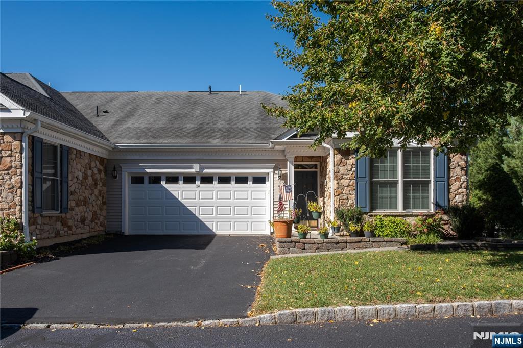 18 Galena Road 3102 - Photo 1
