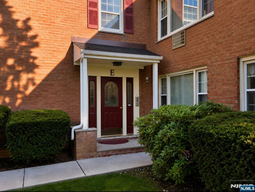 605 Grove Street E4 - Photo 5