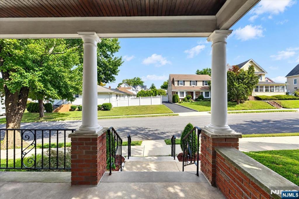 78 Stewart Avenue - Photo 2