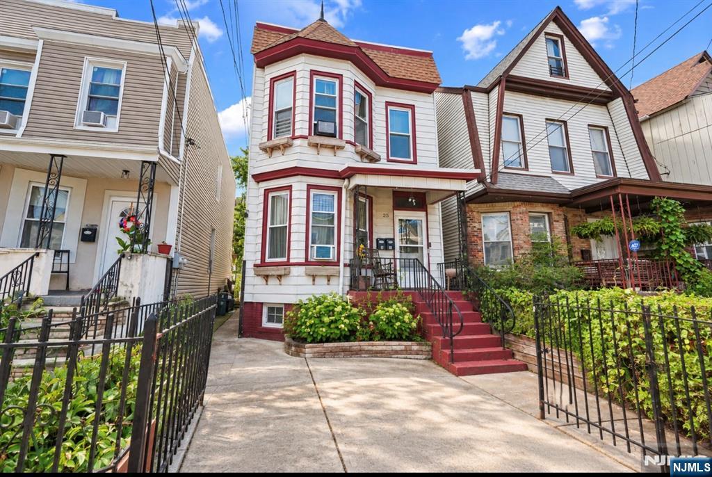 25 Gautier Avenue - Photo 1