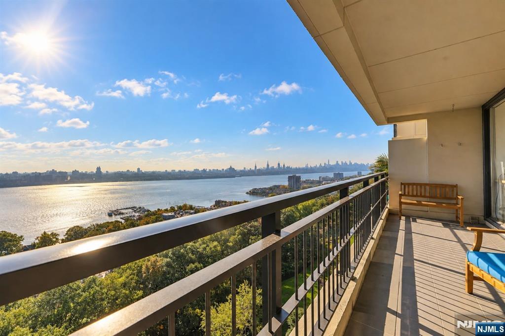 4 Horizon Road 1027 - Photo 1